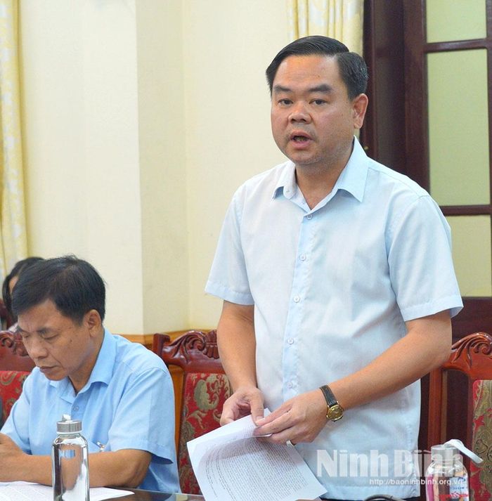 Lãnh đạo phường Nam Định báo cáo tiến độ tại hội nghị.