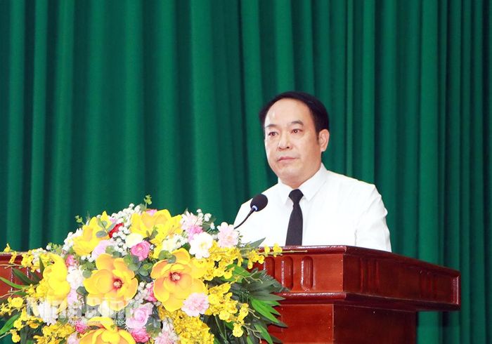 Đồng chí Hoàng Mạnh Dũng, Bí thư Đảng ủy, Chủ tịch HĐND xã phát biểu tại buổi lễ.