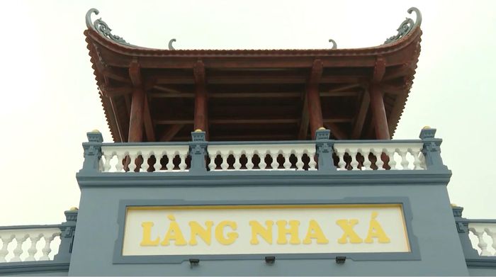 Cổng làng Nha Xá.