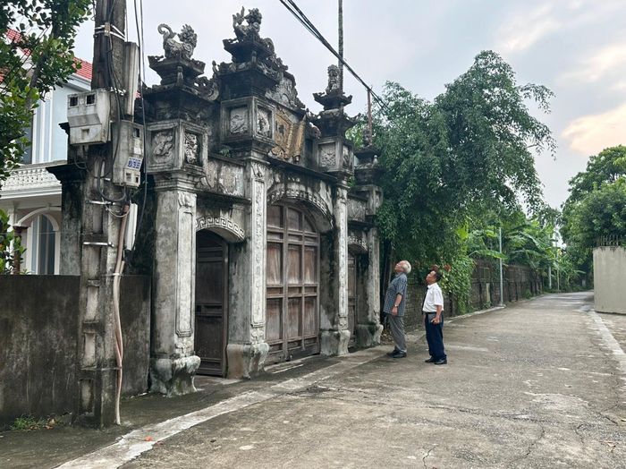 Cổng ngôi nhà cổ của Trung tướng Vũ Thuật, thôn Quan Văn, xã Lý Nhân.