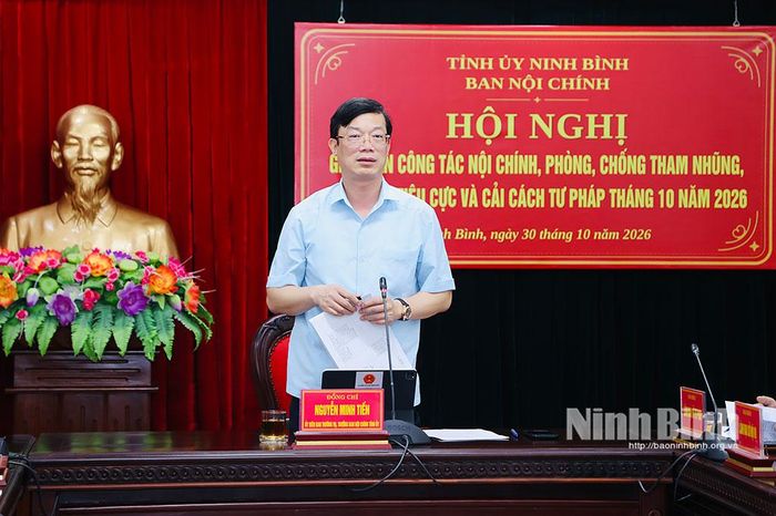 Đồng chí Nguyễn Minh Tiến, Ủy viên Ban Thường vụ Tỉnh ủy, Trưởng Ban Nội chính Tỉnh ủy phát biểu kết luận hội nghị.