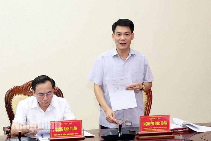 Đồng chí Nguyễn Đức Toàn, Ủy viên Ban Thường vụ Tỉnh ủy, Trưởng Ban Tuyên giáo Tỉnh ủy phát biểu tại hội nghị.