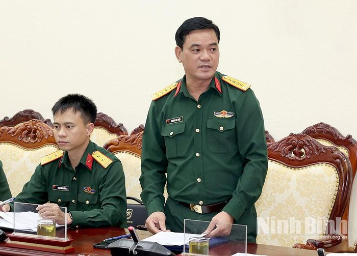 Đại biểu Bộ chỉ huy Quân sự tỉnh phát biểu tại hội nghị.