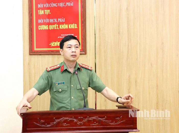 Đồng chí Đại tá Lê Văn Tuấn, Phó Giám đốc Công an tỉnh phát biểu khai mạc Hội nghị.