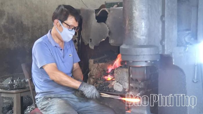 Đầu tư máy móc giúp các cơ sở làng rèn Bàn Mạch nâng cao năng suất, giảm sức lao động và cải thiện hiệu quả sản xuất.
