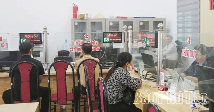Hiện nay, 100% thủ tục hành chính được giải quyết trực tuyến trên môi trường số tại Trung tâm Phục vụ hành chính công xã Tiên Lương.