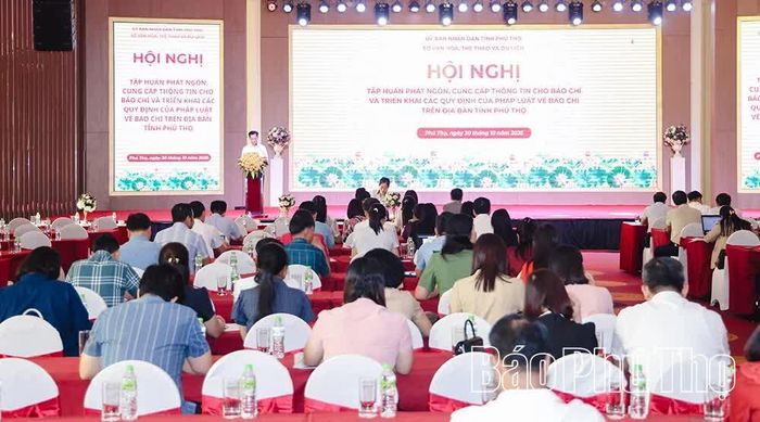 Toàn cảnh hội nghị.
