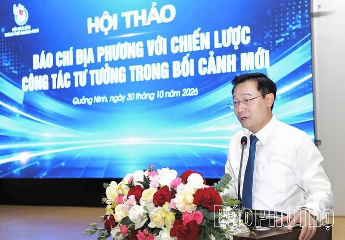 Nhà báo Nguyễn Thế Lãm, Giám đốc Báo và phát thanh, truyền hình Quảng Ninh, phát biểu khai mạc hội thảo.