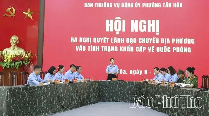 Phần diễn tập cơ chế Ban Thường vụ Đảng ủy phường chuyển địa phương vào tình trạng khẩn cấp về quốc phòng.