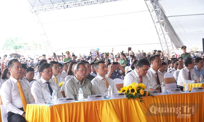 Các đại biểu tham dự lễ khởi công - Ảnh: X.P