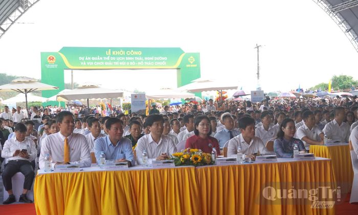 Các đồng chí lãnh đạo tỉnh tham dự lễ khởi công - Ảnh: X.P