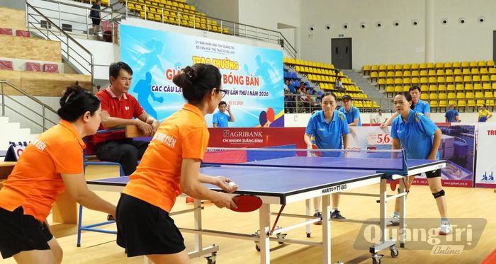 Vận động viên thi đấu sau lễ khai mạc - Ảnh: C.H