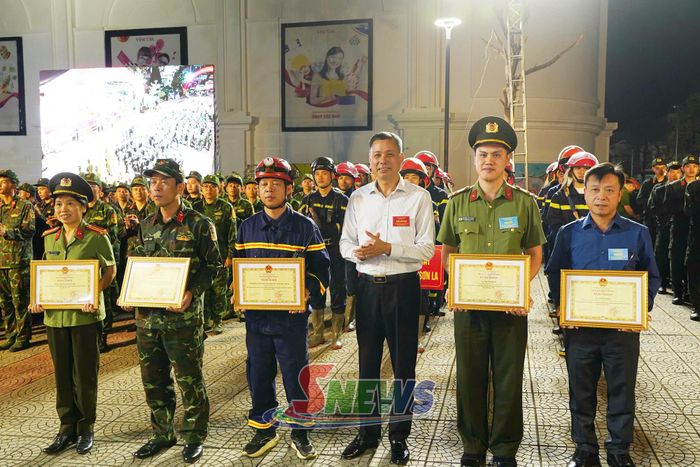 Các cá nhân nhận Bằng khen của Chủ tịch UBND tỉnh.