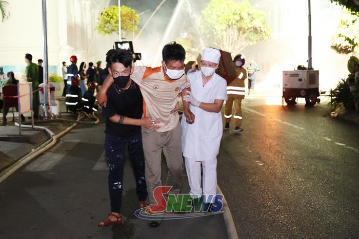 Các lực lượng tham gia cứu người.
