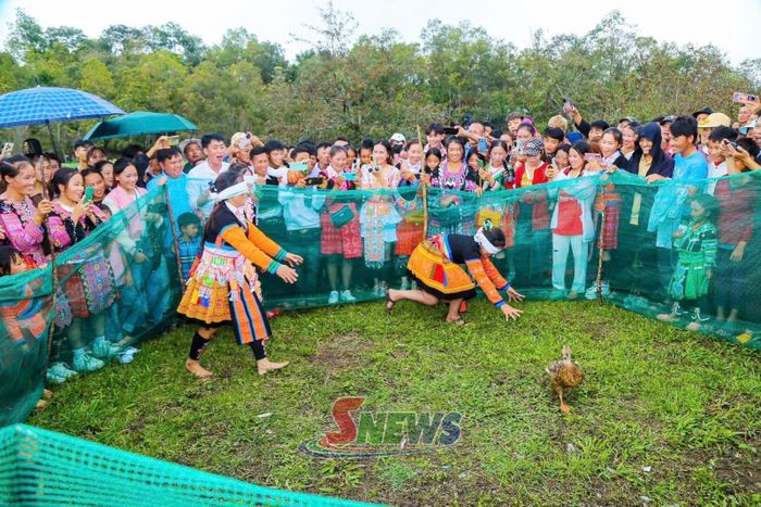 Các trò chơi dân gian tại chợ phiên.