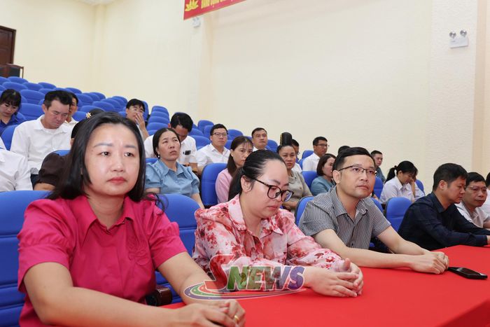 Các học viên tham dự lễ bế giảng.
