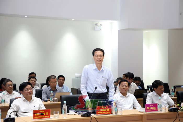 Lãnh đạo Báo và Phát thanh, truyền hình Ninh Bình phát biểu tại hội thảo.