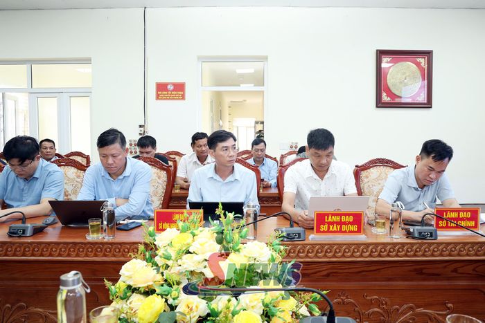 Các đại biểu dự cuộc làm việc.