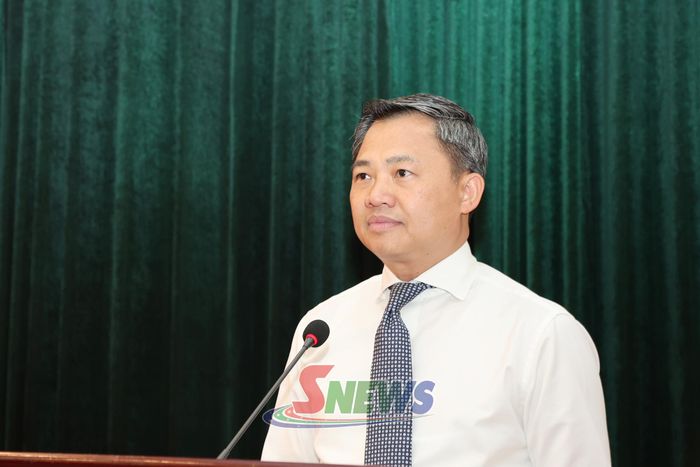 Đồng chí Nguyễn Đình Việt, Phó Bí thư Tỉnh ủy, Chủ tịch UBND tỉnh, Chủ tịch Hội đồng Thi đua - Khen thưởng phát biểu tại hội nghị.