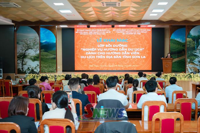 Lớp bồi dưỡng nghiệp vụ nâng cao năng lực cho đội ngũ làm công tác hướng dẫn du lịch