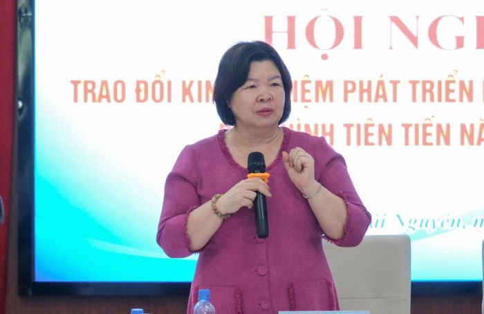 Bà Cao Xuân Thu Vân, Chủ tịch Liên minh HTX Việt Nam phát biểu tại Hội nghị.
