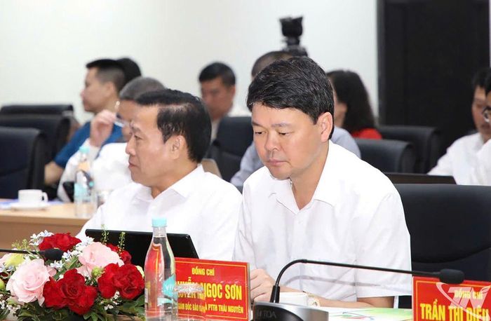Đồng chí Nguyễn Ngọc Sơn, Phó Giám đốc Báo và Phát thanh, Truyền hình Thái Nguyên cùng các đại biểu tham dự Hội thảo.
