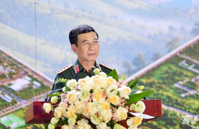 Đại tướng Phan Văn Giang, Ủy viên Bộ Chính trị, Phó Bí thư Quân ủy Trung ương, Phó Thủ tướng Chính phủ, Bộ trưởng Bộ Quốc phòng phát biểu chỉ đạo.