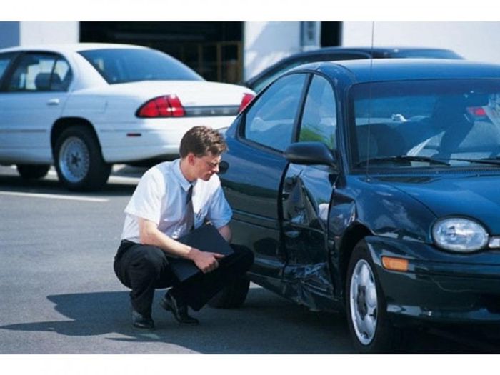 Mua ô tô cũ đòi hỏi người mua phải kiểm tra kỹ tình trạng kỹ thuật và lịch sử vận hành của xe