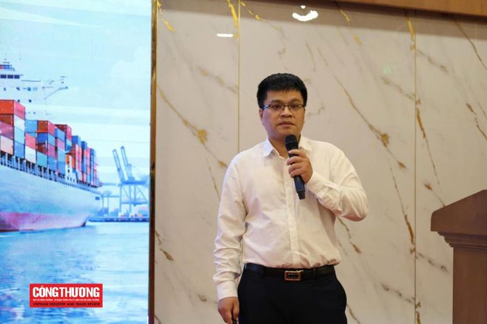 Đại diện Cục Xuất nhập khẩu phổ biến, hướng dẫn chi tiết các văn bản pháp lý quan trọng vừa ban hành.