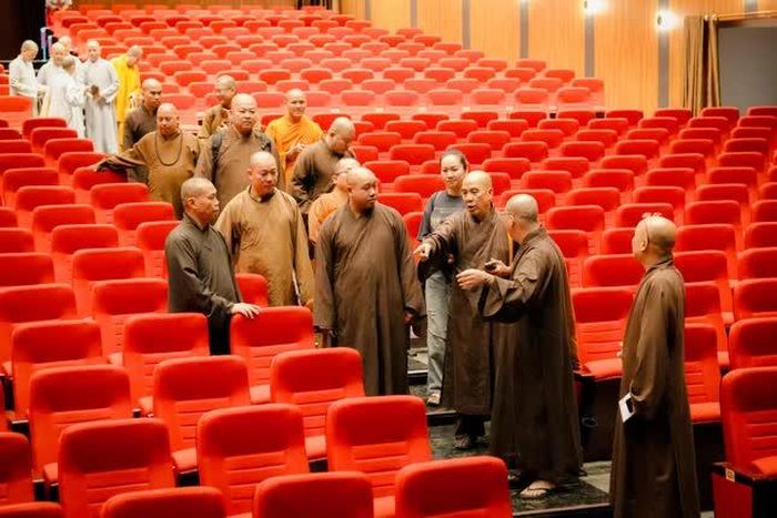 Khảo sát tại Nhà hát Hòa Bình