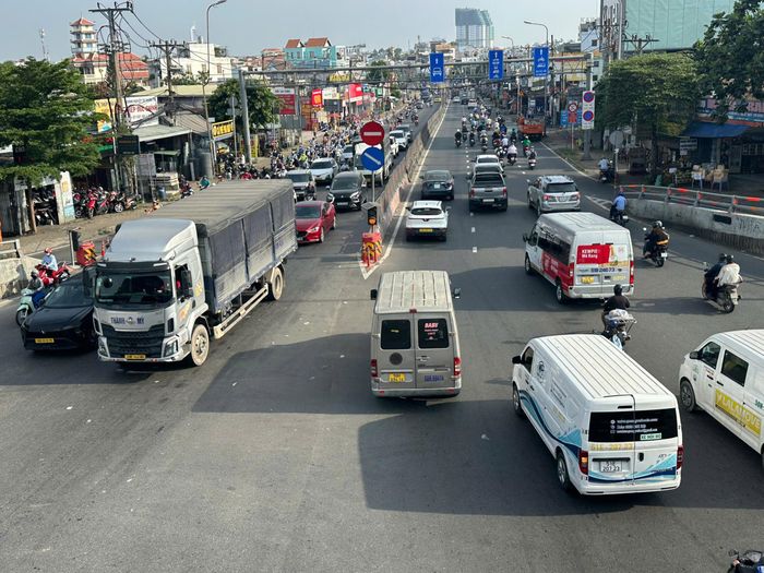 Hiện, ba dự án đang trong quá trình lựa chọn nhà thầu thi công, riêng dự án mở mới đường N10 đang được đề xuất chủ trương đầu tư. Chủ đầu tư dự án là Ban Quản lý dự án đầu tư xây dựng phường Đông Hoà.