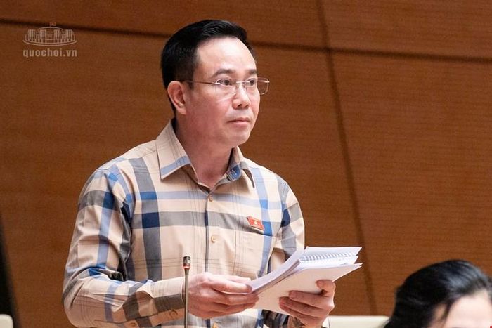 Đại biểu Nguyễn Văn Huy (Đoàn Hưng Yên) phát biểu. Ảnh: Media Quốc hội.