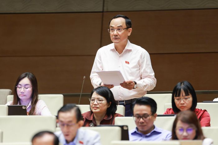 Đại biểu Nguyễn Ngọc Sơn (Đoàn Hải Phòng) phát biểu. Ảnh: Quang Vinh.