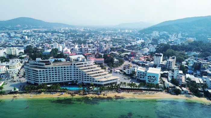 Việc công nhận Phú Quốc là khu kinh tế đặc biệt tạo cơ sở áp dụng các quy định của Luật Phát triển đô thị về tổ chức bộ máy, quy hoạch, tài chính và thu hút đầu tư. (Trong ảnh: Một góc trung tâm đặc khu Phú Quốc, tỉnh An Giang).
