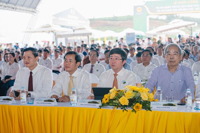 Lãnh đạo Trung ương, tỉnh Quảng Trị và Tập đoàn Sun Group tham dự lễ khởi công dự án.