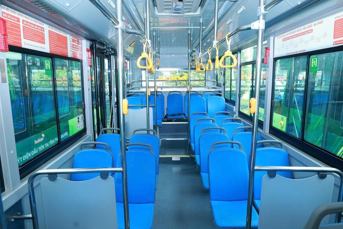 Mỗi xe chở tối đa 50 hành khách.
