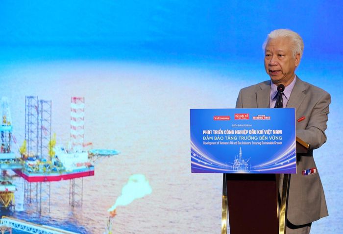 Ông Đào Quang Bính, Tổng Thư ký Hội Khoa học Kinh tế Việt Nam, Phó Chủ tịch Hội đồng biên tập Tạp chí Kinh tế Việt Nam (VnEconomy) phát biểu khai mạc diễn đàn.