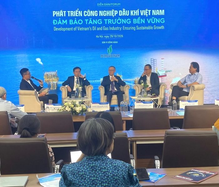 Đại diện Petrovietnam cho rằng, cần chuyển từ khai thác tài nguyên sang kiến tạo giá trị công nghiệp – năng lượng.