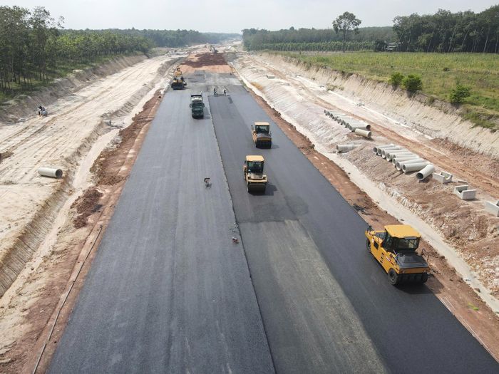 Dự án cao tốc TP.HCM - Thủ Dầu Một - Chơn Thành đang được triển khai thi công trên những đoạn tuyến đã có mặt bằng.