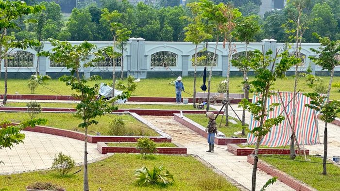 Hệ thống cảnh quan, sân vườn quanh Bệnh viện được hoàn thiện.