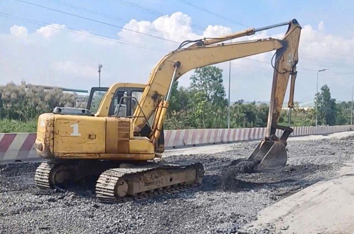 Ngay khi điều kiện thời tiết thuận lợi, ngành chức năng đã triển khai các biện pháp xử lý những vị trí hư hỏng nhằm bảo đảm giao thông trên tuyến.