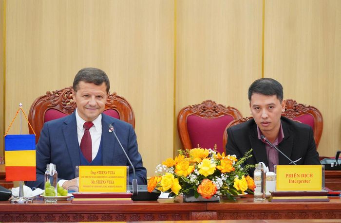 Tập đoàn Chimcomplex là nhà sản xuất và xuất khẩu hóa chất lớn nhất Rumani. 