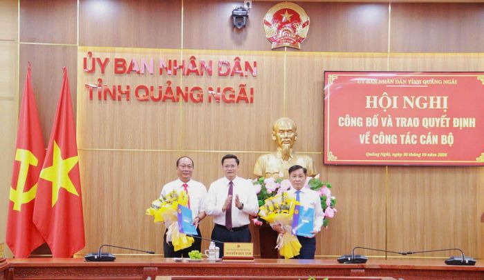 UBND tỉnh Quảng Ngãi có Tân Chánh Văn phòng UBND tỉnh.