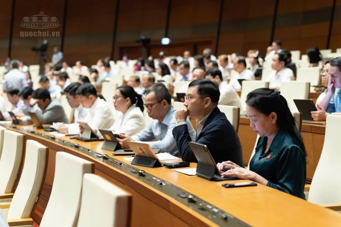 Các đại biểu tham dự phiên họp ngày 30/10.