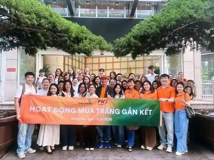 Hành trình “Vạn dặm gắn kết - Trao gửi yêu thương” cũng là dịp để đội ngũ FWD Việt Nam và Vietcombank tăng cường kết nối thông qua những hoạt động vì cộng đồng.