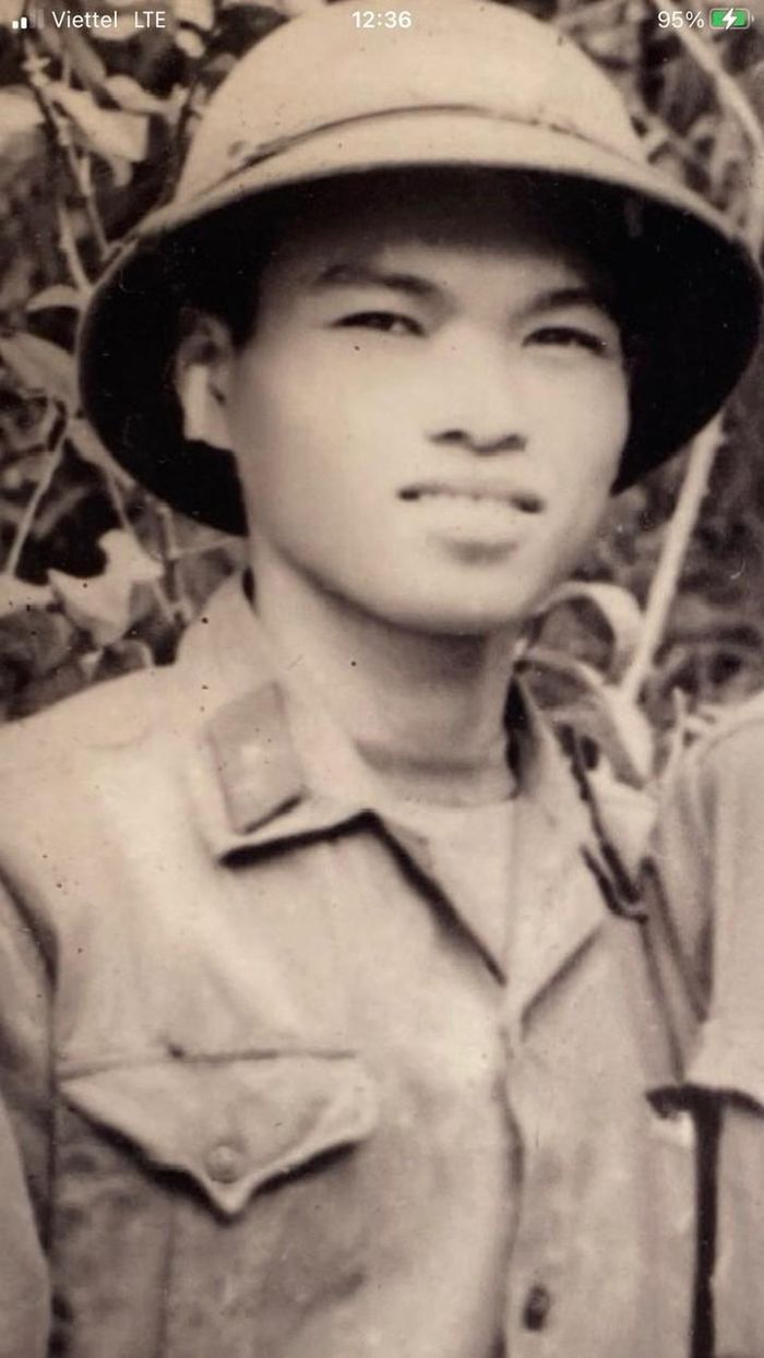 Chân dung Trung sĩ Lê Công Nhiên thời trẻ, khi còn trong quân ngũ.