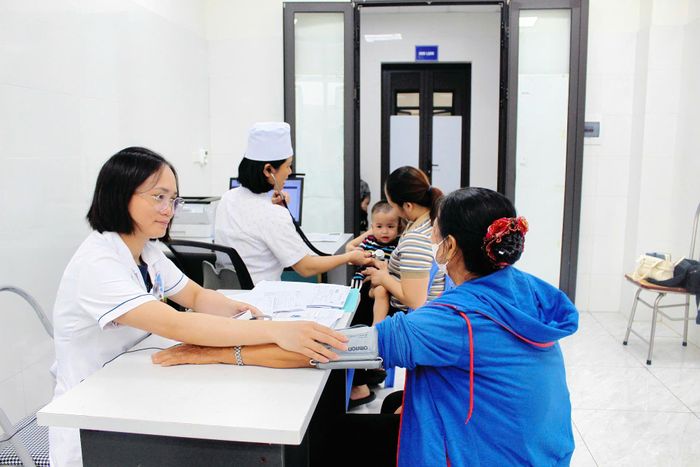 Cán bộ TTYT khu vực Phúc Yên không ngừng đổi mới, nâng cao chất lượng chuyên môn.