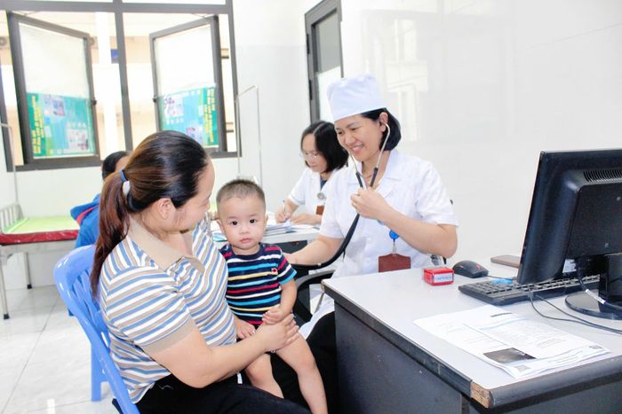 Các bác sĩ TTYT khu vực Phúc Yên luôn chú trọng nâng cao chất lượng phục vụ người dân.
