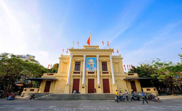 Nhà hát thành phố Hải Phòng, địa danh gắn với cuộc chiến đấu ngày 20/11/1946.