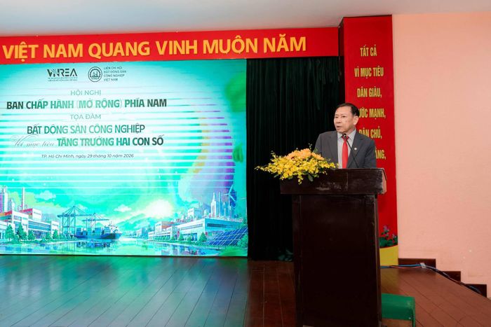  TS. Nguyễn Văn Khôi, Chủ tịch Hiệp hội Bất động sản Việt Nam phát biểu tại buổi tọa đàm  
